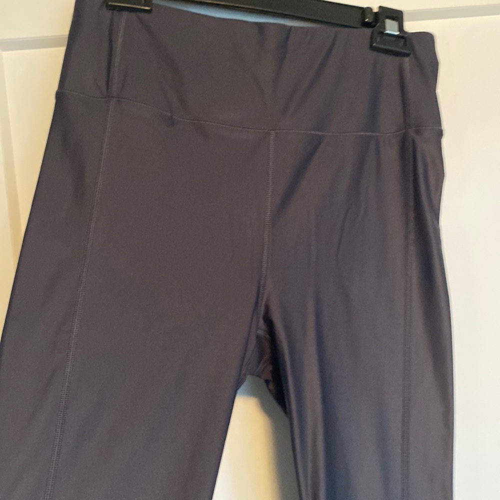 Sweaty Betty 7/8 legging, worn once size large, fits medium well, steel gray